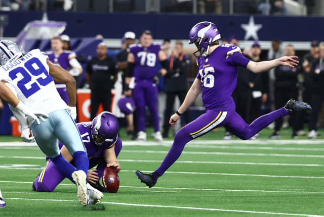 Vikings Dash Cowboys Playoff Hopes With a 34-26 SNF Win