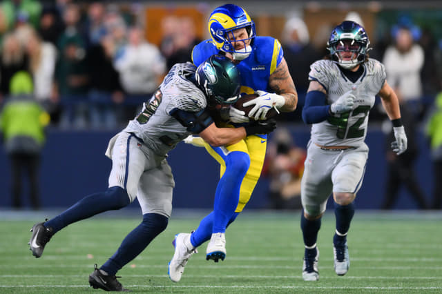 NFL Ref Brad Allen Approves the “Craziest Ever” 2-Pt Conversion in the Rams–Seahawks Game