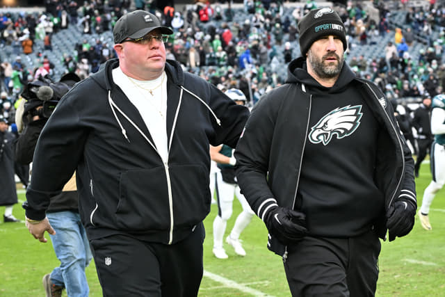 Eagles vs. 49ers: Big Dom Steals the Show With a Sideline Catch