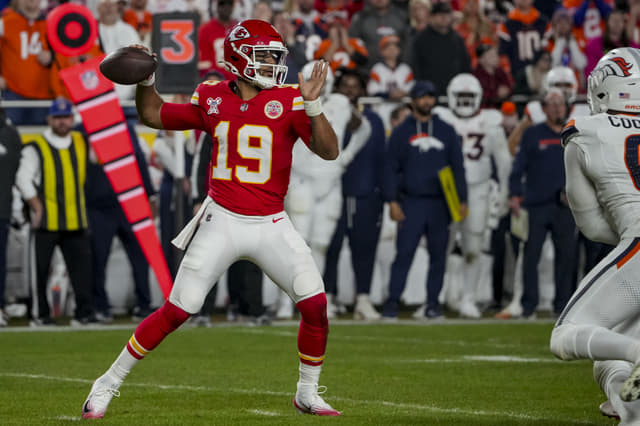 Patrick Mahomes Cheers For Chris Oladokun as Injured QB Misses Third Game