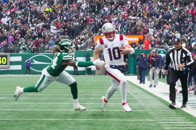 Rob Gronkowski and Julian Edelman Overlook Drake Maye as Super Bowl–Deserving QB