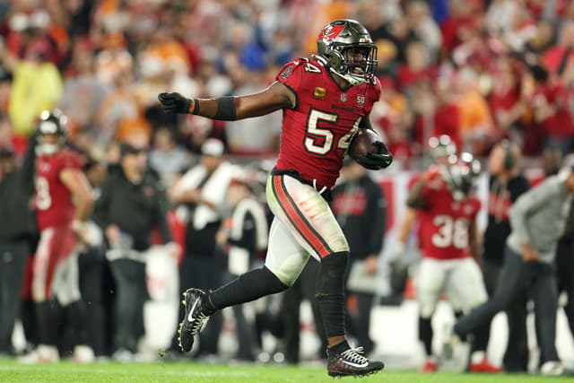 "Girl Dad" Lavonte David Gets Emotional at Retirement Address