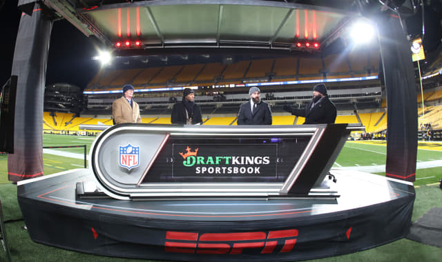 “Best Intro Ever”: Jason Kelce Impresses Ryan Gosling on New Heights Podcast