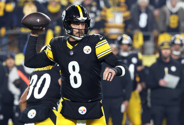 “He’s a Mysterious Guy”: Michael Pittman on Aaron Rodgers’ Pending Decision 