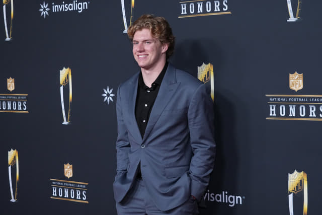 Browns LB Carson Schwesinger Wins Defensive Rookie of the Year Award