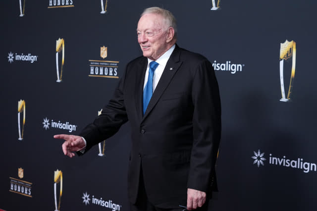  Jerry Jones Details Cowboys’ Struggles to Add a New LB