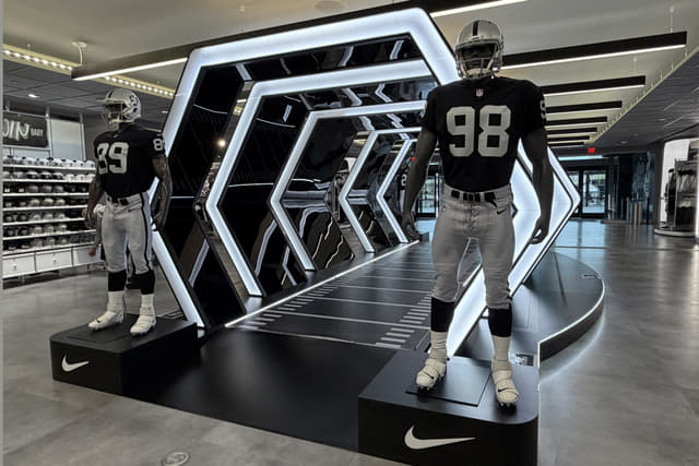 Chad Johnson Invites Maxx Crosby to Bengals: “You Can Have My Goddamn Knees”