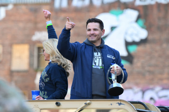 Mike Macdonald Defends Seahawks Hiring Inexperienced Brian Flury as OC
