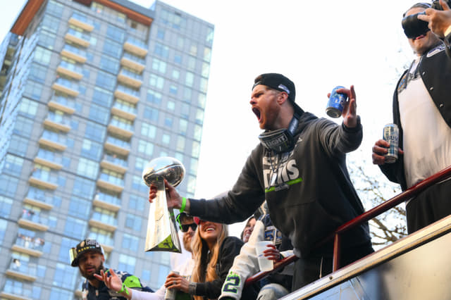 Super Bowl Champion Seahawks Sign 15 Players to Future Contracts in One Day