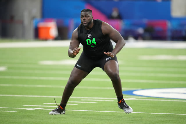 6’9”, 346-lbs Markel Bell Schedules Pre-Draft Visits With Two Teams