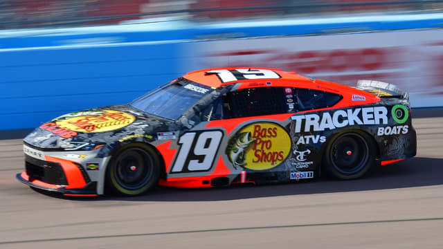 Chase Briscoe Crashes Hard Into the Outside Wall, Fifth Caution Out at Phoenix