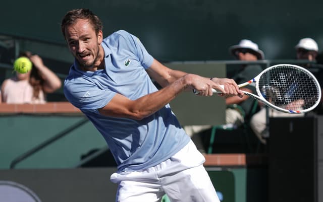Daniil Medvedev Ends Carlos Alcaraz’s Streak to Reach Third Indian Wells Final
