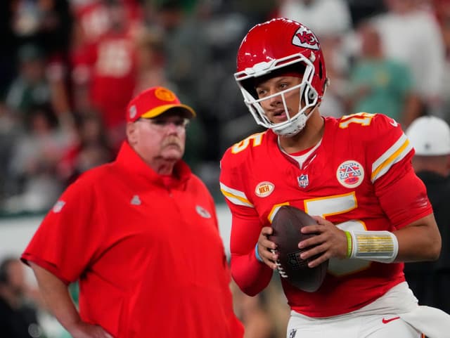 Patrick Mahomes Tops NFL QBs in Earnings With $84.7M Payday