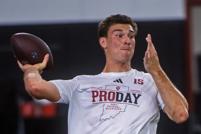 Klint Kubiak Reveals Four Qualities in Fernando Mendoza