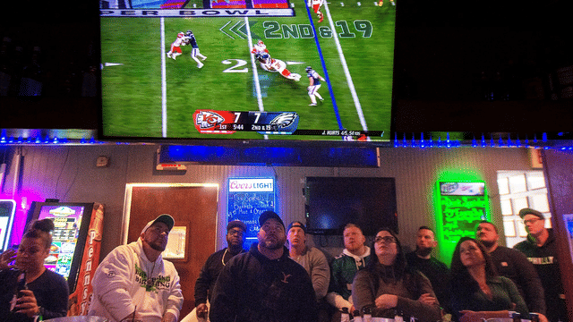 DirecTV Retains NFL Sunday Ticket for Sports Bars