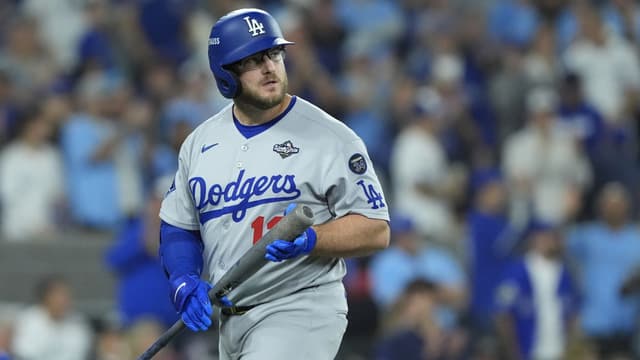 Max Muncy Says Dodgers Option News Arrived by Email