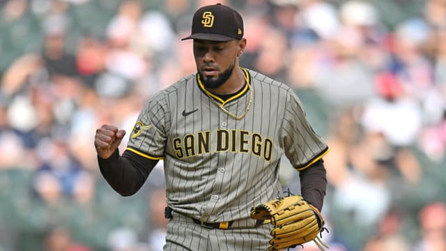 Blue Jays Show Early Interest in Robert Suarez as Bullpen Hunt Continues