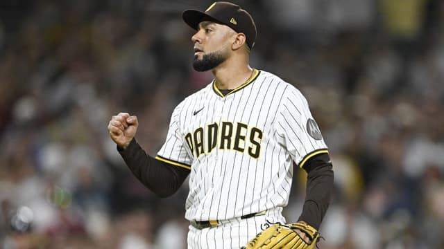 Robert Suarez Joins Atlanta Braves on Three-Year, $45 Million Deal