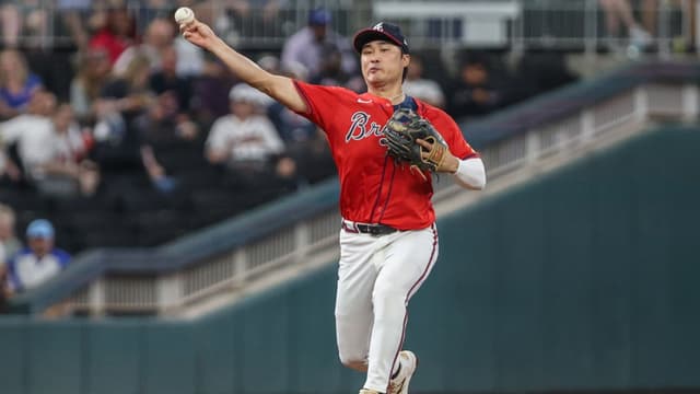 Ha-Seong Kim Undergoes Surgery for Torn Tendon in Right Middle Finger