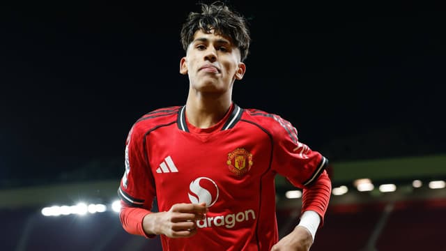 Manchester United Give 15-Year-Old JJ Gabriel First-Team Looks Amid Barca Chase