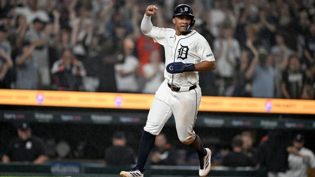 Athletics Claim Andy Ibanez After Dodgers DFA Infielder