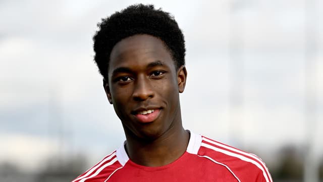 Premier League Rivals Circle as Josh Abe Delays Liverpool Scholarship Call