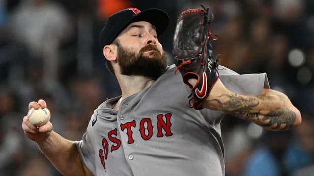 Garrett Crochet Calls Lucas Giolito’s Free-Agent Limbo ‘Insane’