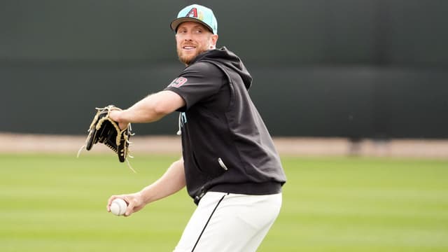 Merrill Kelly Doubts He’ll Be Ready for D-Backs Opener Amid Back Issue