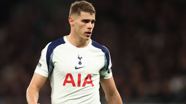 Micky van de Ven ‘Long Way Off’ New Tottenham Deal