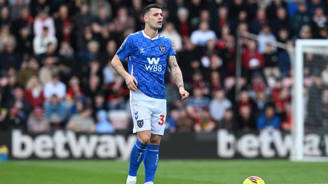 Regis Le Bris Hails Granit Xhaka’s Return as Sunderland’s Away-Win Wait Drags On