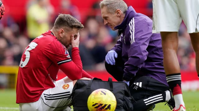 Luke Shaw Subbed Off Early With Foot Injury After Daniel Muñoz Challenge