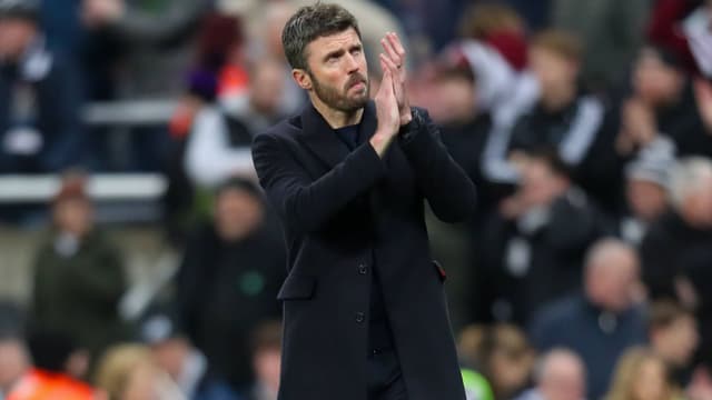 Patrice Evra Tells Paul Scholes and Gary Neville to Back Michael Carrick