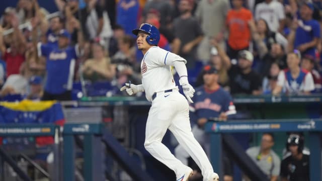 Carlos Mendoza Says Latin Baseball Energy Can’t Be Recreated in U.S.