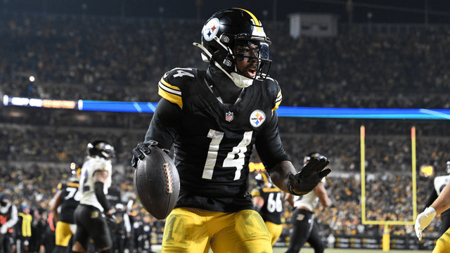 Buccaneers Sign RB Kenneth Gainwell to Two-Year, $14M Deal