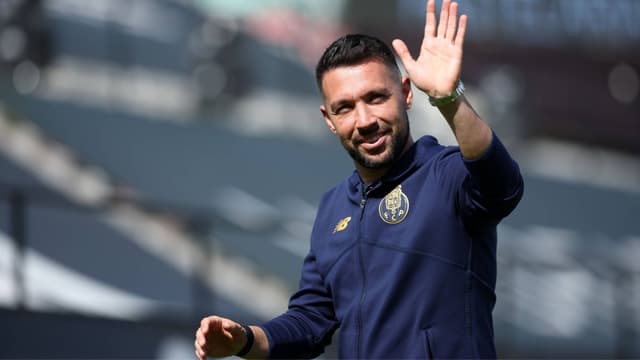 Francesco Farioli Reaffirms Porto Stay Amid Chelsea Links
