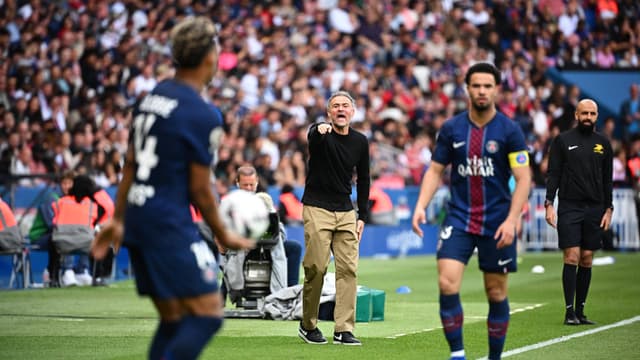 Warren Zaïre-Emery Faces Luis Díaz Test as PSG Replace Achraf Hakimi