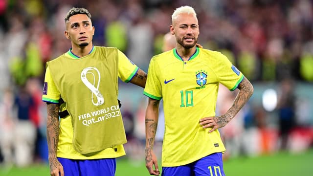 Raphinha Comforts Tearful Neymar After World Cup Call Up