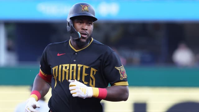 Oneil Cruz Placed on 10-Day IL With Metacarpal Fractures
