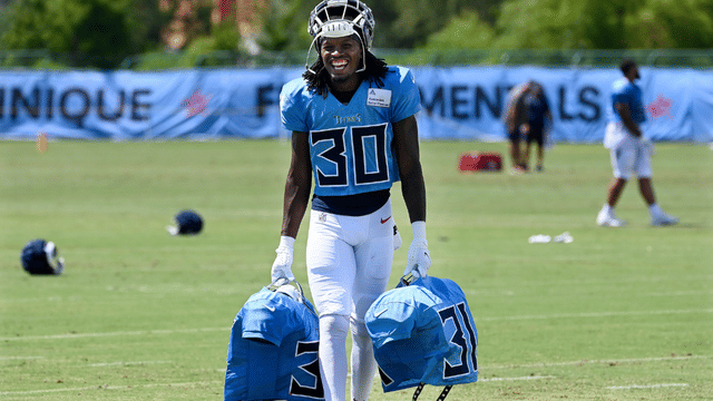 NFL Taking Closer Look at Trend Toward Smaller Shoulder Pads