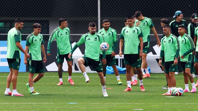 Mexico Return $1M Rolex Gifts From Stephen Deleonardis Before England Clash