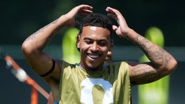 Arsenal Set to Bid for Morgan Rogers After Villa Talks