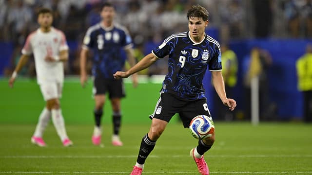 Barcelona Reopen Striker Search After Atletico Block Julian Alvarez