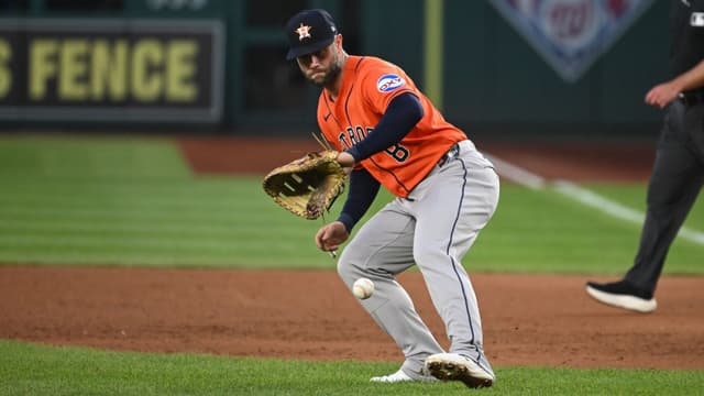 Christian Walker Exits Early in Game Against Orioles