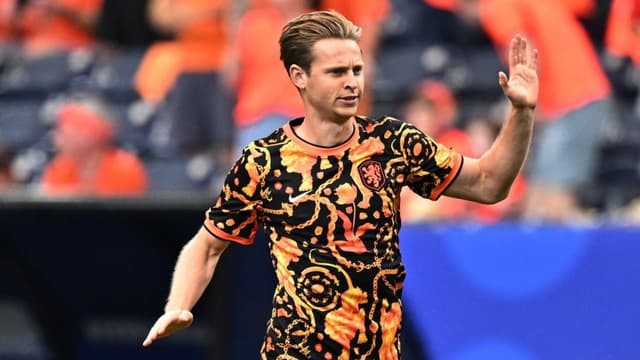 Frenkie De Jong Blasts False Reports on Barcelona Commitment