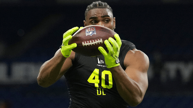 49ers Rookie Romello Height Carted Off With Cramps