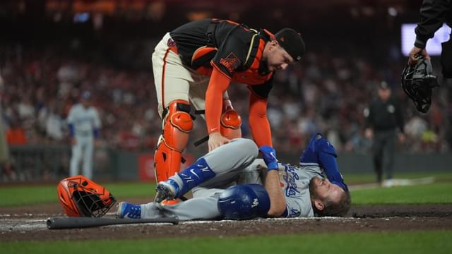 Dodgers’ Max Muncy Leaves Field After Scary Head Hit