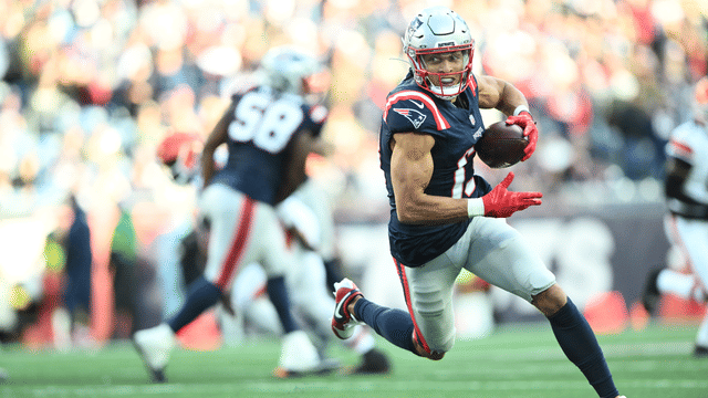 Former Bills WR Mack Hollins Arrives Shirtless, Barefoot in Snowy Foxborough