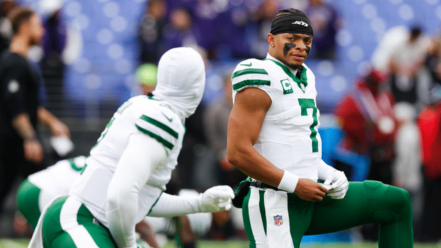 Chiefs Trade for QB Justin Fields From Jets