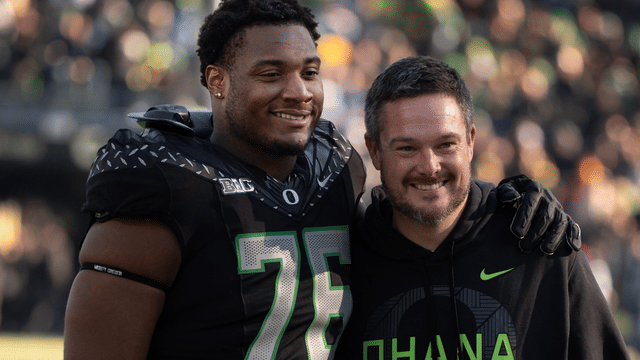Oregon LT Isaiah World Tears ACL, Will Miss NFL Combine