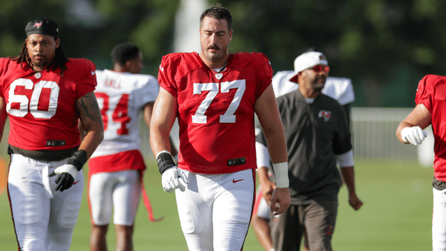 Dolphins Sign Veteran OT Charlie Heck